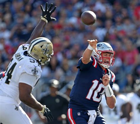 NFL notes: The Patriots have failed Mac Jones, but need him to save them anyway